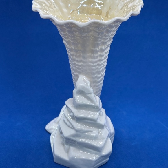 Vintage Belleek Cornucopia Rock Spill Vase Green 6th Mark 1965-1980 - Picture 3 of 7